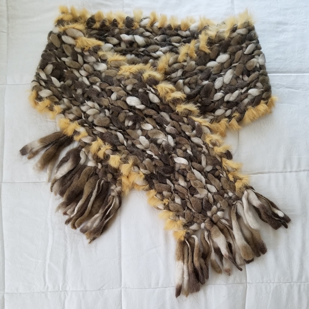 Stylish Scarf With Rabbit Fur Trim